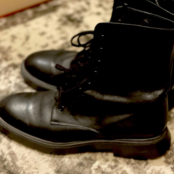 Stuart Weitzman MacKeenzie Bootie - Picture 1 of 4